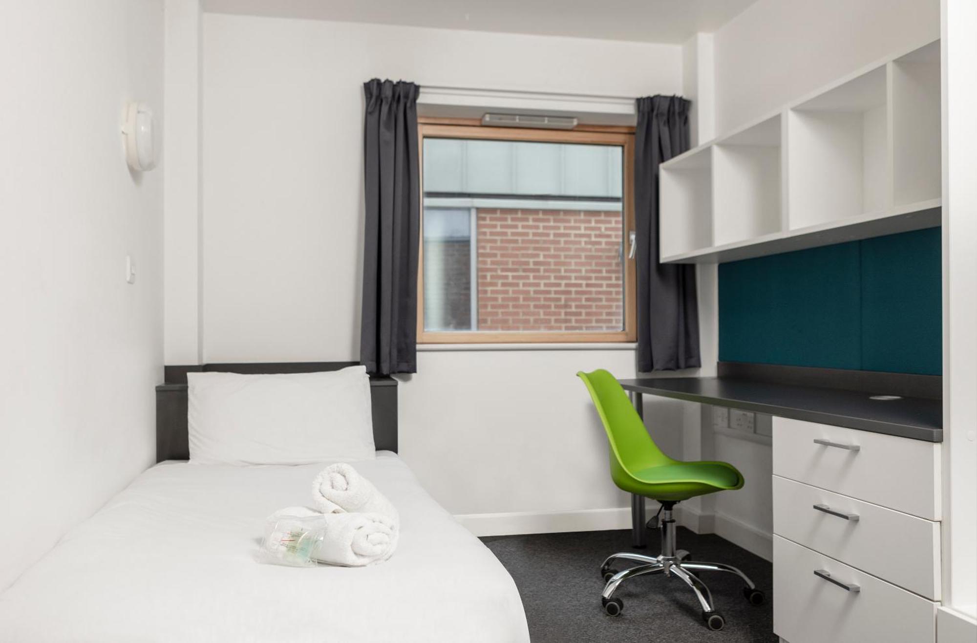 Wenlock Court Aparthotel Luton  Exteriör bild