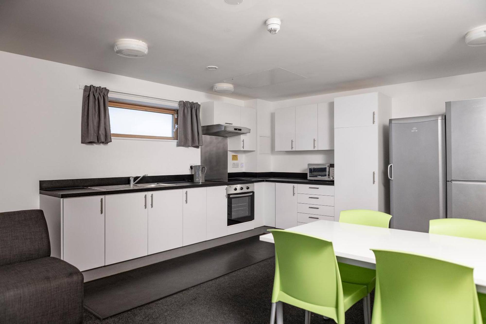 Wenlock Court Aparthotel Luton  Exteriör bild