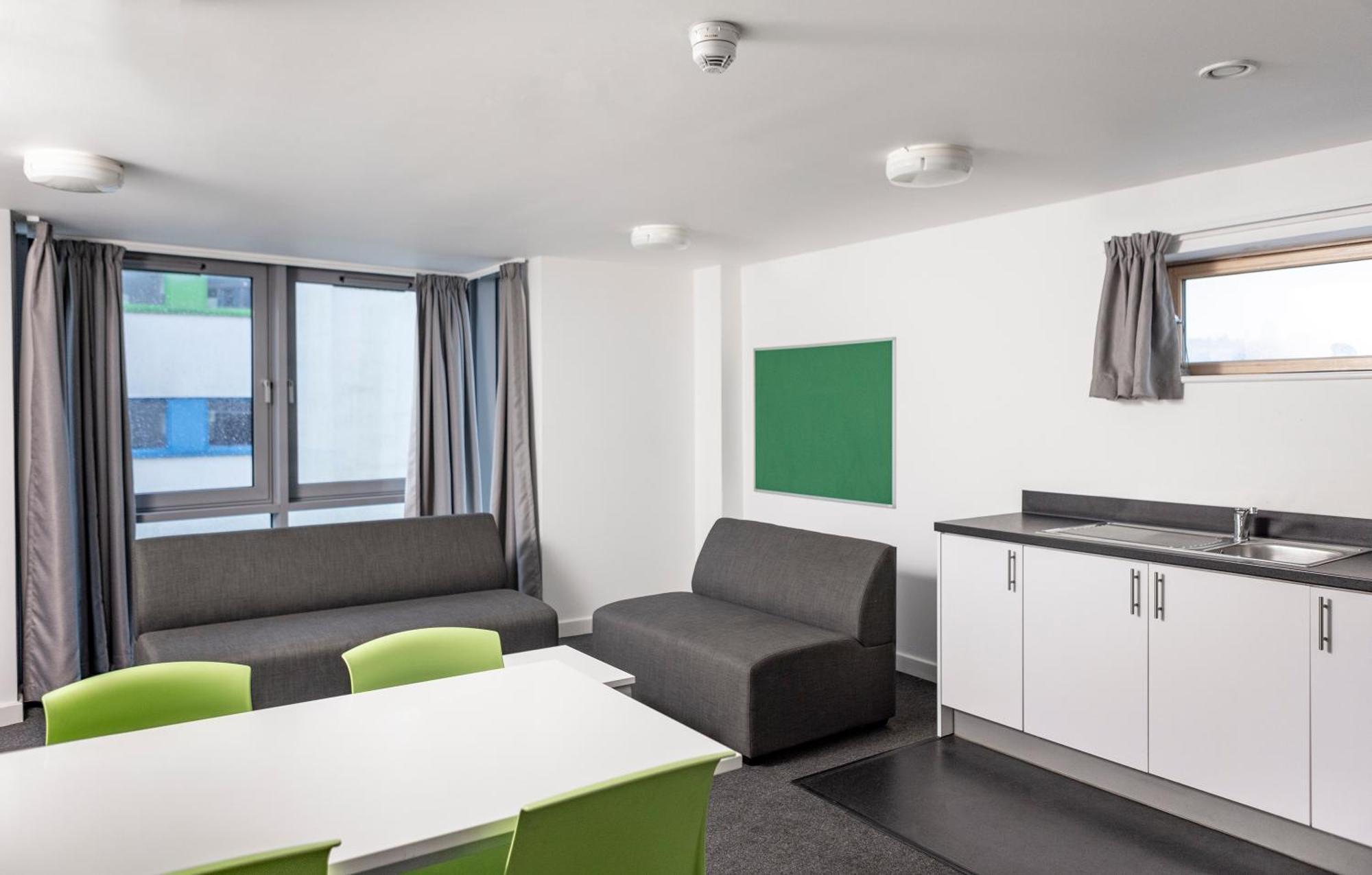 Wenlock Court Aparthotel Luton  Exteriör bild