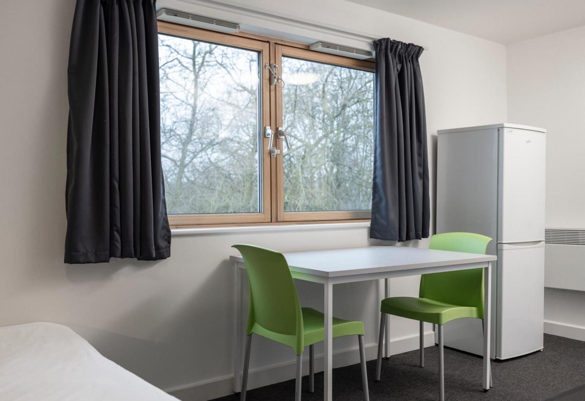 Wenlock Court Aparthotel Luton  Exteriör bild
